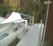 Surpris à renifler ses culottes