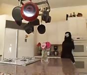 Un beau cul et des gros seins avec une soubrette