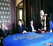 Baiser le croupier de roulette